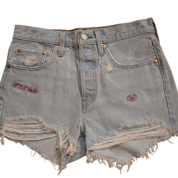 Levi's Light wash Women's Denim Pink Patch Destressed Shorts - Picture 7 of 9